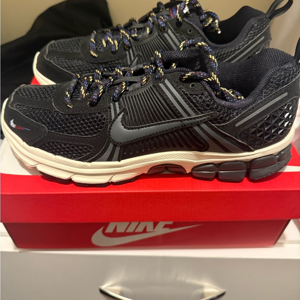 Nike Vomero 5 - Size 7Y/8.5women